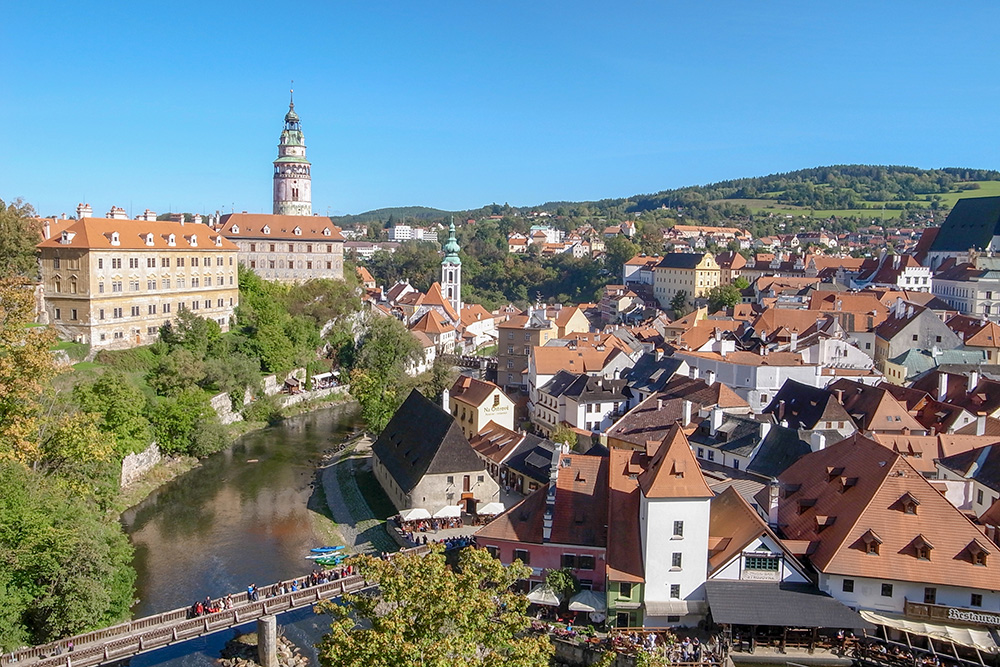 チェスキー・クルムロフとチェコの他の街を比べてみて | How to be Czech